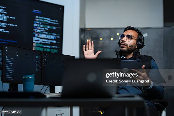 programmer discussing technical problem with team - software programmer stock pictures, royalty-free photos & images