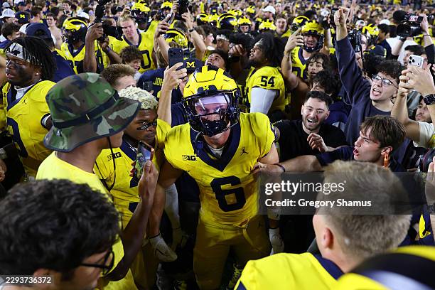 Buchanan of the Michigan Wolverines celebrates after catching a 47 yard touchdown with no time on the clock to beat the Western Michigan Broncos at...