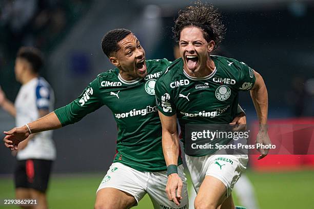 Agustín Giay of Palmeiras celebrates after scoring his team's first goal during the Copa CONMEBOL Libertadores quarter-final first leg match between...