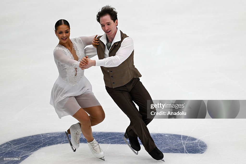https://media.gettyimages.com/id/2295513867/photo/russian-national-figure-skating-teams-test-skates-in-moscow.jpg?s=1024x1024&w=gi&k=20&c=P9rfpfiTs3JFuDYIIAEeeAdYh8uPg5a65-CfvE4vGg0=