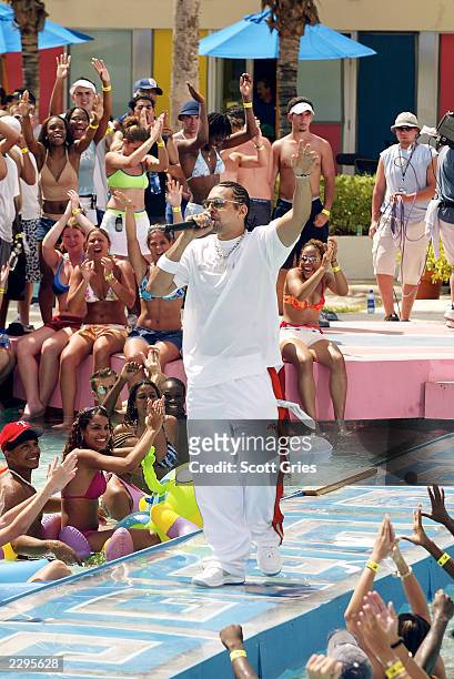 Sean Paul performs during a taping for "MTV Spring Break 2003" at the Surfcomber Hotel March 14, 2003 in Miami Beach, Florida.