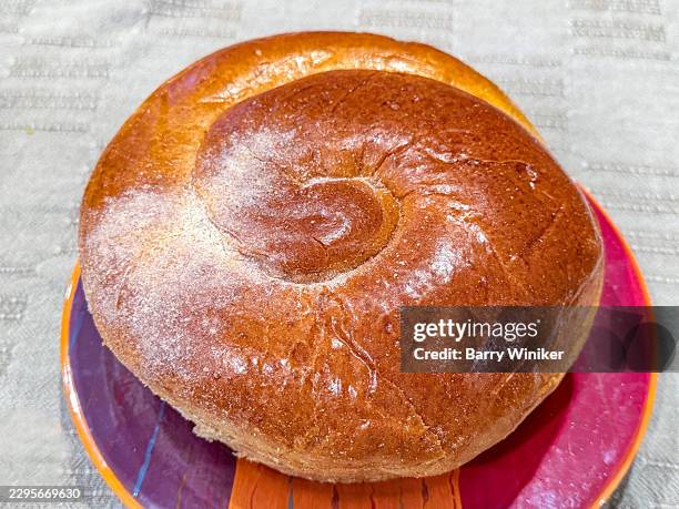 round challah served for rosh hashanah - round challah stock pictures, royalty-free photos & images