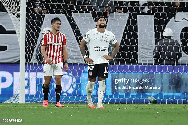 Memphis Depay of Corinthians reacts after missing a penalty during the Copa CONMEBOL Libertadores Quarter-final second leg match between Corinthians...