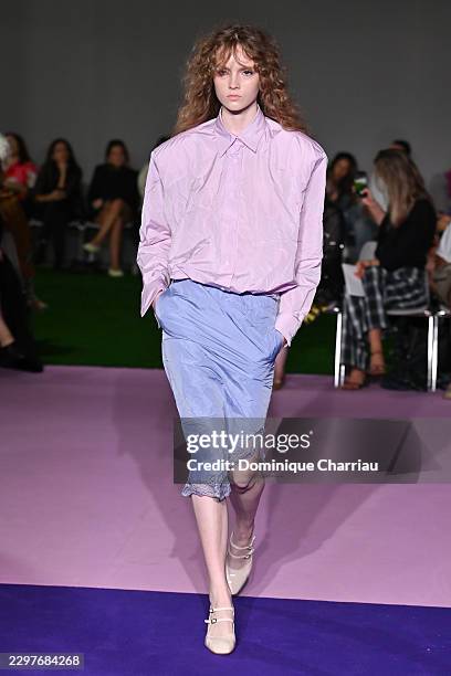 Model walks the runway during the Ester Manas Womenswear Spring/Summer 2027 show as part of Paris Fashion Week on September 29, 2026 in Paris, France.