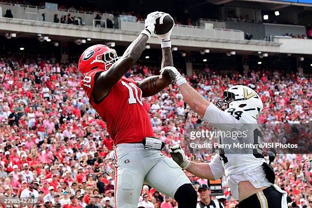 Elyiss Williams of the Georgia Bulldogs catches a touchdown pass over Bradley Mann of the Vanderbilt Commodores during a game between Vanderbilt...