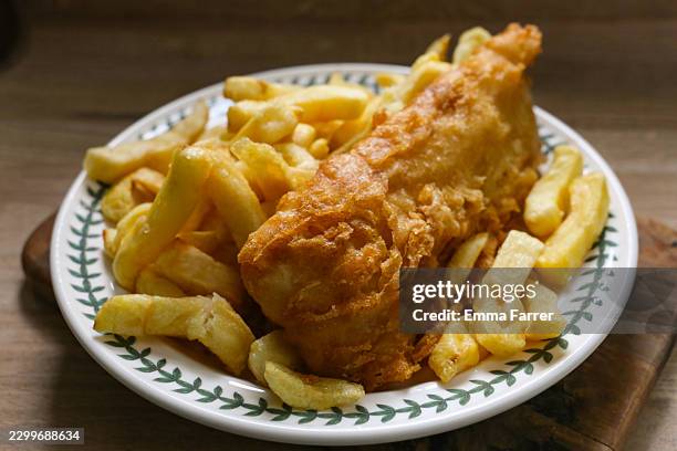 fish and chips - battered cod stock pictures, royalty-free photos & images