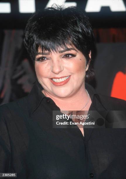 06minnelli.jpg 3/30/00 New York City Liza Minnelli makes an in-store appearance at Tower Records to meet fans and sign her new CD 'Minnelli on...