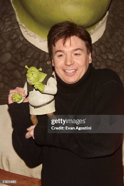 Imagedirect Shrek Doll Photos and Premium High Res Pictures - Getty Images