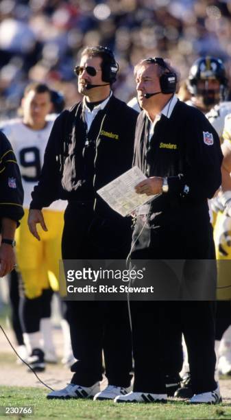 Offensive coordinator Ron Erhardt of the Pittsburgh Steelers stands on the sideline with head coach Bill Cowher during the Steelers 21-3 victory over...