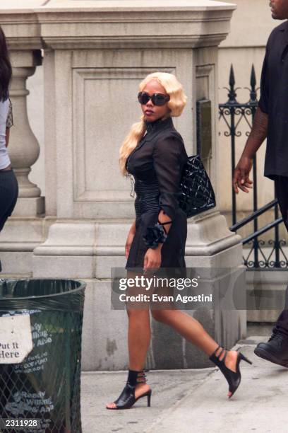 Lil' Kim arrives at R&B singer Aaliyah's funeral at St. Ignatius Loyola Roman Catholic Church in New York City. 8/31/2001. Photo: Evan Agostini/Getty...