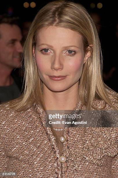Gwyneth Paltrow arriving for a screening of "Shallow Hal" to benefit pediatric programs of St. Vincent's Hospital in New York City. 11/7/2001. Photo:...