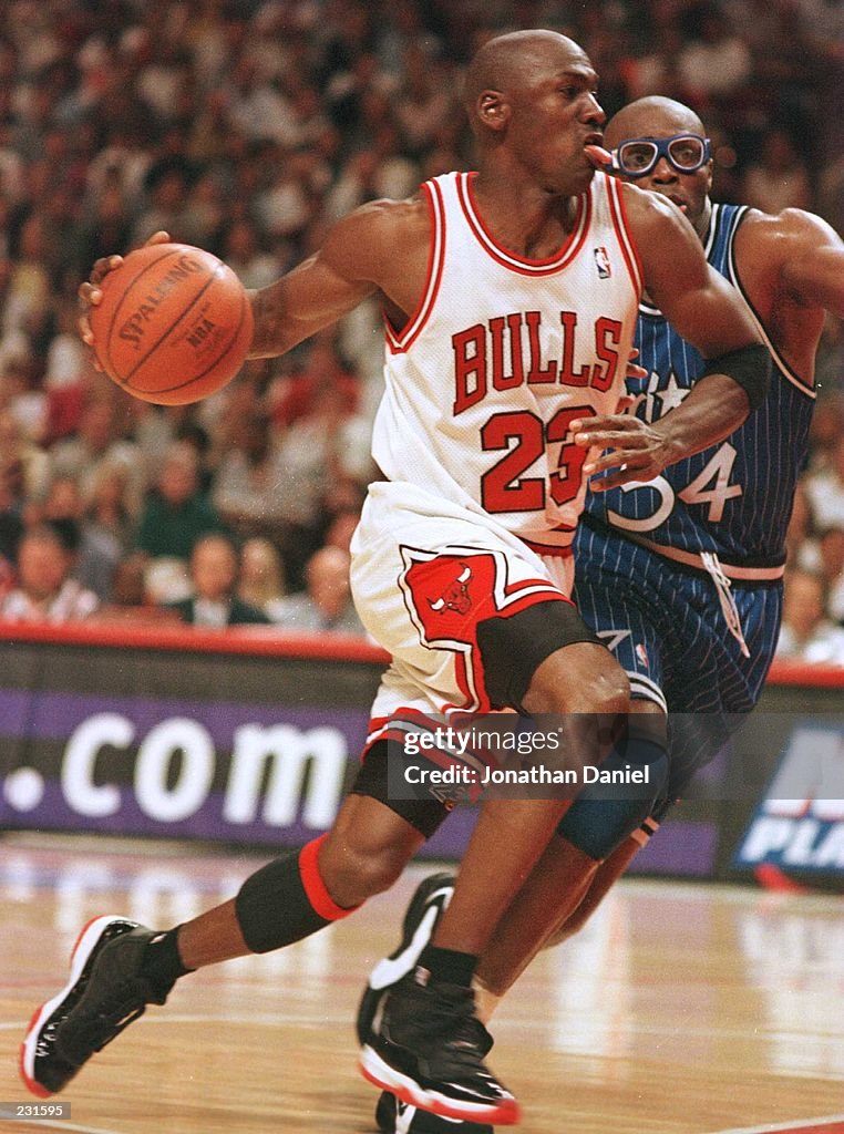 1201008P Magic v Bulls Jordan