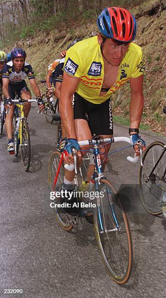 Lance Armstrong of team Motorola pushes the pace up Short Knob during stage six of the Tour DuPont en route to Blacksburg, Virginia. Armstrong...