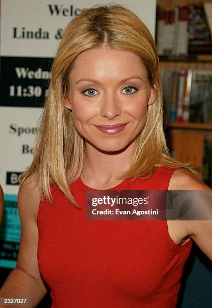 Linda's Ripa 50 Linda Ripa Stock Photos, High-Res Pictures, and Images - Getty Images