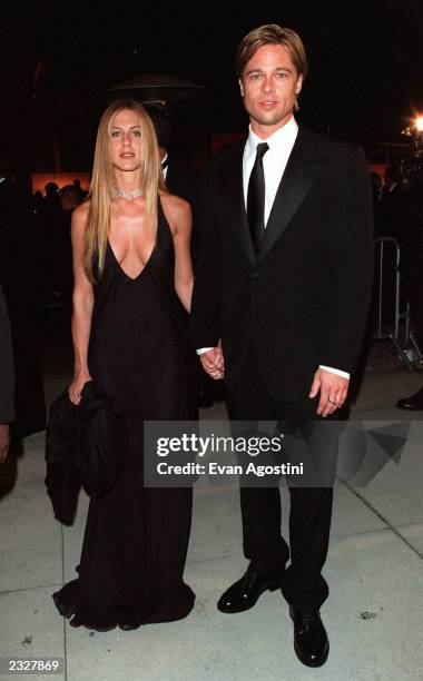 Jennifer Aniston and Brad Pitt at the Vanity Fair Party held at Morton's for the 72nd Annual Academy Awards. 3-26-00 Hollywood, CA Photo: Evan...