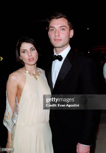 Jude Law and wife Sadie Frost at the Vanity Fair Party held at Morton's for the 72nd Annual Academy Awards. 3-26-00 Hollywood, CA Photo: Evan...