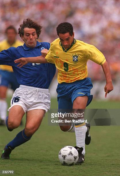 ROBERTO DONADONI OF ITALY CHALLENGES ZINHO OF BRAZIL DURING THE 1994 WORLD CUP FINAL AT THE ROSE BOWL STADIUM IN PASADENA, CALIFORNIA.