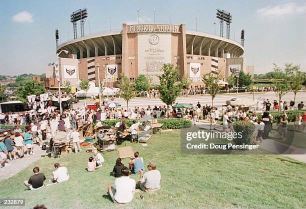Baltimore''s legendary Memorial Stadium host the return of the NFL to Baltimore as the Ravens defeat the Oakland Raiders 19-14 in Baltimore,...