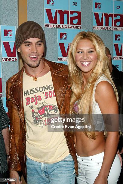 Enrique Iglesias and girlfriend Anna Kournikova arrive at the 2002 MTV Video Music Awards at Radio City Music Hall in New York City. August 29, 2002....