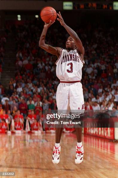 Dillard's Razorbacks ARKANSAS RAZORBACKS GUARD AL DILLARD PULLS UP FOR THE SHOT DURING A ...