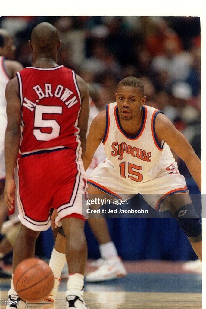 18 JAN 1994:  SYRACUSE ORANGEMEN GUARD ADRIAN AUTRY PLAYS TIGHT DEFENSE DURING A BIG EAST CONFERENCE