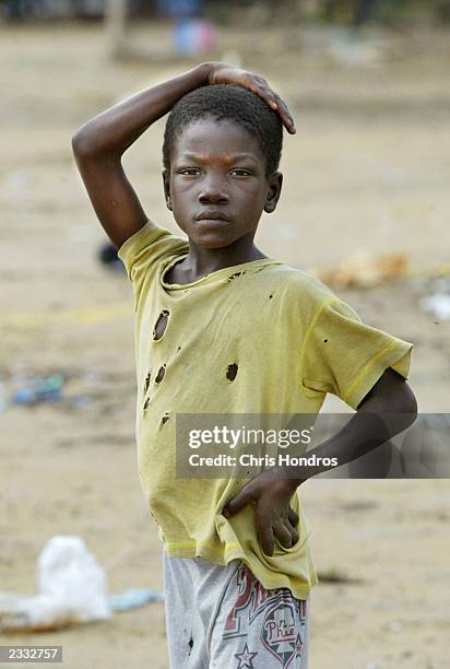 fighting continues in monrovia - monrovia liberia stock pictures, royalty-free photos & images