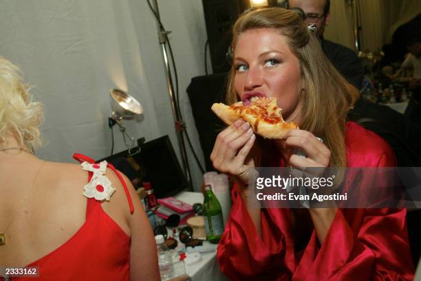 Model Gisele Bundchen having pizza backstage before the Victoria's Secret Fashion Show 2002 at The 69th Regiment Armory in New York City. The Fashion...
