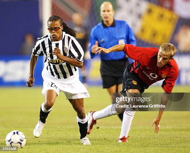 Edgar Davids of Juventus battles for the ball with Phil Neville of Manchester United during a Champions World Series match July 31, 2003 at the...