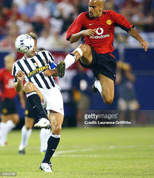 Juan Veron Manchester Photos and Premium High Res Pictures - Getty Images
