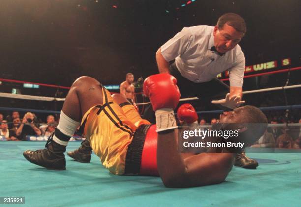 Mike Mathis Referee Frank Mathis Photos and Premium High Res Pictures - Getty Images