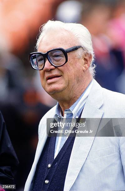 CHICAGO CUBS ANNOUNCER HARRY CARAY BEFORE A CUBS GAME VERSUS THE SAN FRANCISCO GIANTS AT CANDLESTICK PARK IN SAN FRANCISCO, CALIFORNIA.
