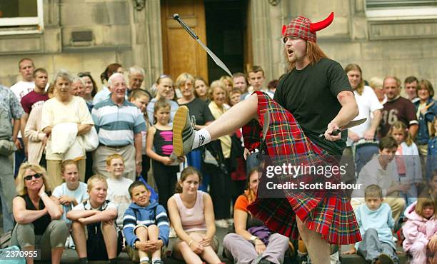 Street performer juggles knives while entertaining the crowd during the 57th Edinburgh Festival Fringe 2003 August 5, 2003 in Edinburgh, Scotland....