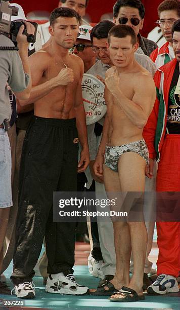 Oscar De La Hoya poses with Julio Cesar Chavez at Caesar''s Palace in Las Vegas, Nevada at the official weigh-in for their upcoming WBC Super...