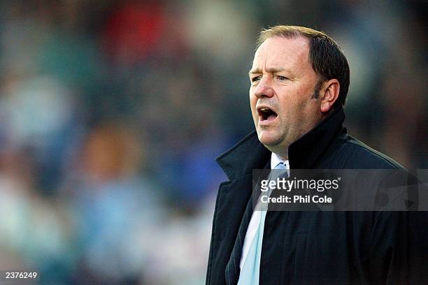 Yeovil Town manager Gary Johnson during the Pre-Season Friendly match between Yeovil Town and Wolverhampton Wanderers held on July 29, 2003 at Huish...