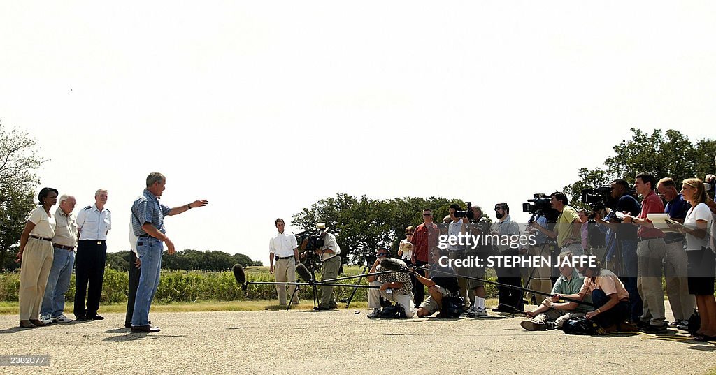 Reporters listen to US President George 