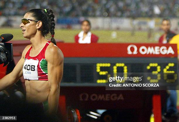 Mexican Ana Guevara speaks to the press after she won the 400 Mts gold medal with 50.36s, 08 August 2003 at the XIV Pan American Games in Santo...