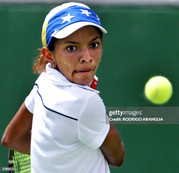 Milagros Sequera, de Venezuela, reaaciona durante su partido de final contra la estadounidense Sarah Taylor durante los XIV Juegos Panamericanos el...