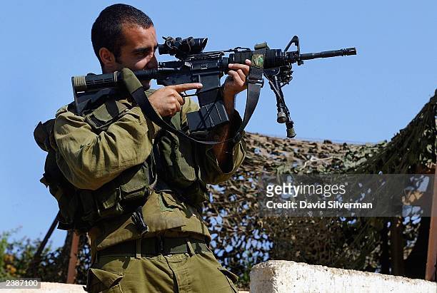 tensions rise at the israeli lebanon border - israeli military stock pictures, royalty-free photos & images