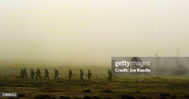 coalition forces move through southern iraq - army soldier walking stock pictures, royalty-free photos & images