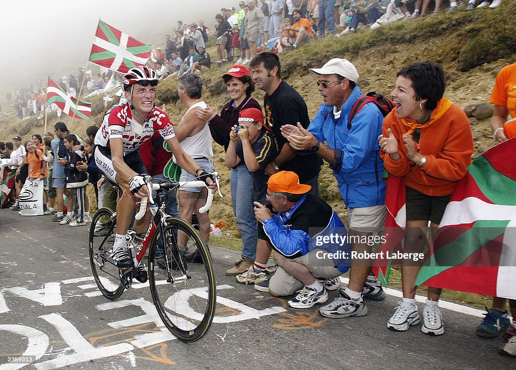 Tyler Hamilton climbs up to the Col Bagarguy