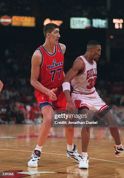 Center Gheorghe Muresan of the Washington Bullets guards forward Scottie Pippen of the Chicago Bulls at the United Center in Chicago, Illinois....