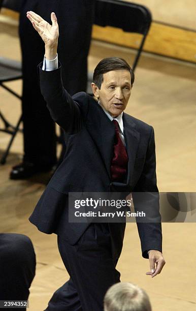 Rep. Dennis Kucinich acknowledges the crowd of 5,800 after a political forum for Democratic candidates for president August 12, 2003 in Stillwater,...