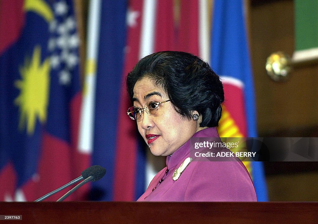 Indonesian President Megawati Sukarnoputri addresses the 36th... News ...