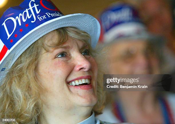 Beth Brickell, co-chair of the Arkansans for Clark for President, meets with volunteers and supporters for the Draft Clark 2004 for President...