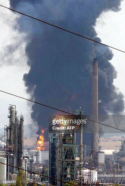 Picture shows smoke coming from a Repsol-YPF petrochemicals complex following an explosion in Puertollano, 230 kilometers south of Madrid 14 August...
