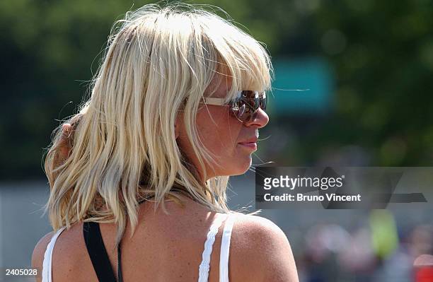 Radio presenter Zoe Ball attends the V Festival 2003 at Hyland Park on August 17, 2003 in Chelmsford, England. (Photo by Bruno Vincent/Getty Images