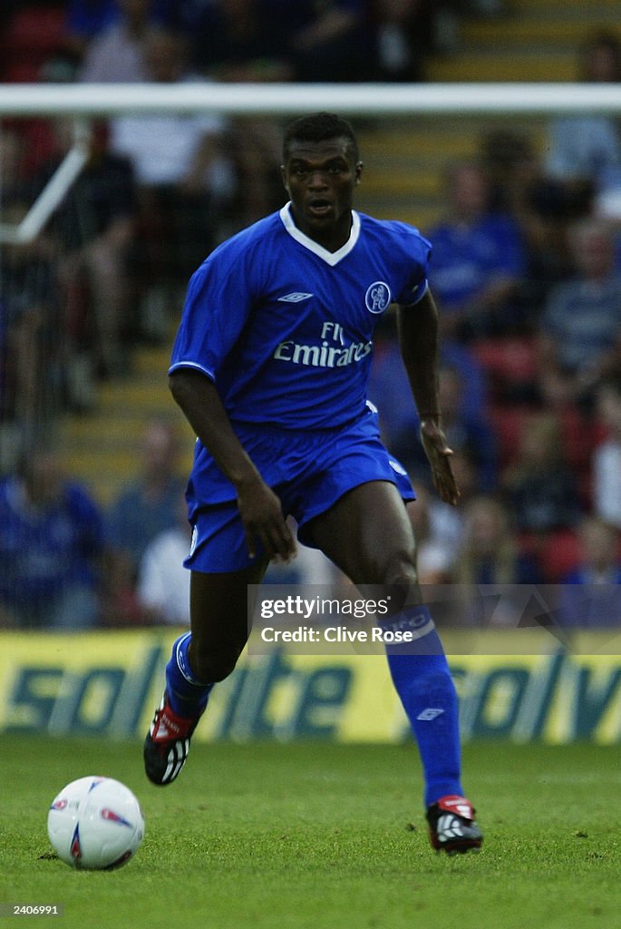 Marcel Desailly of Chelsea running with the ball