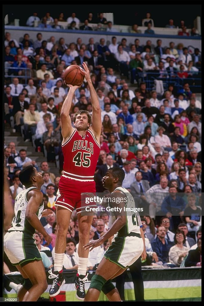 Ed Kenealy Forward Ed Nealy of the Chicago Bulls prepares to shoot the ball ...