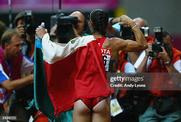 Ana Guevara of Mexico poses for photographers after her victory in the 400m final during the 9th IAAF World Athletics Championship August 27, 2003 in...