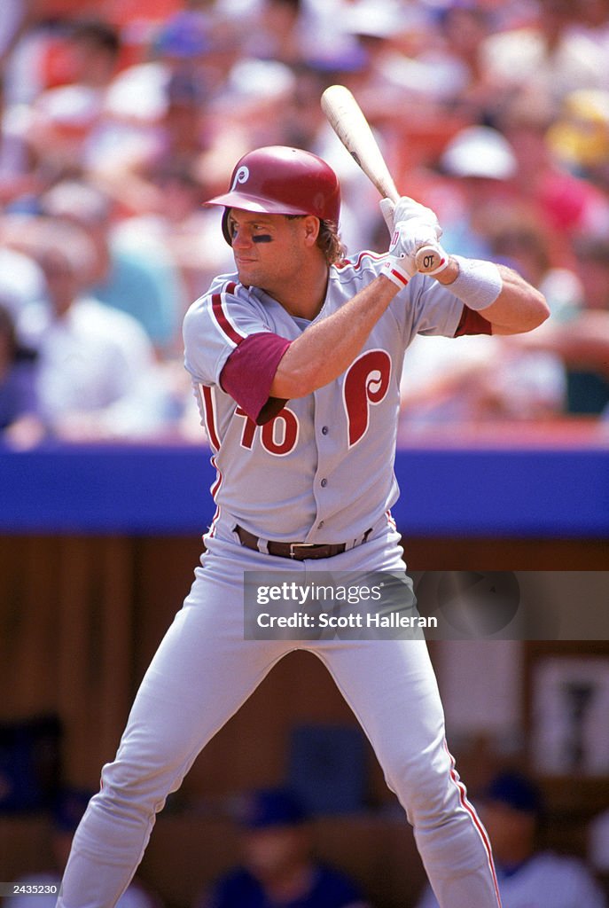 1990 - Darren Daulton of the Philadelphia Phillies stands ready at ...